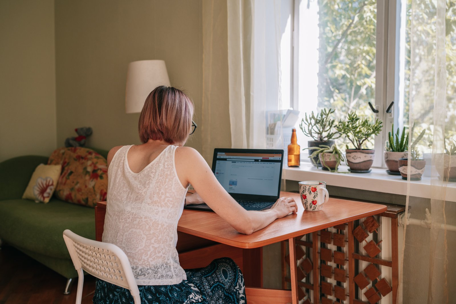 Postazione di lavoro remota su laptop: desktop e applicazioni pubblicati dal cloud gestito