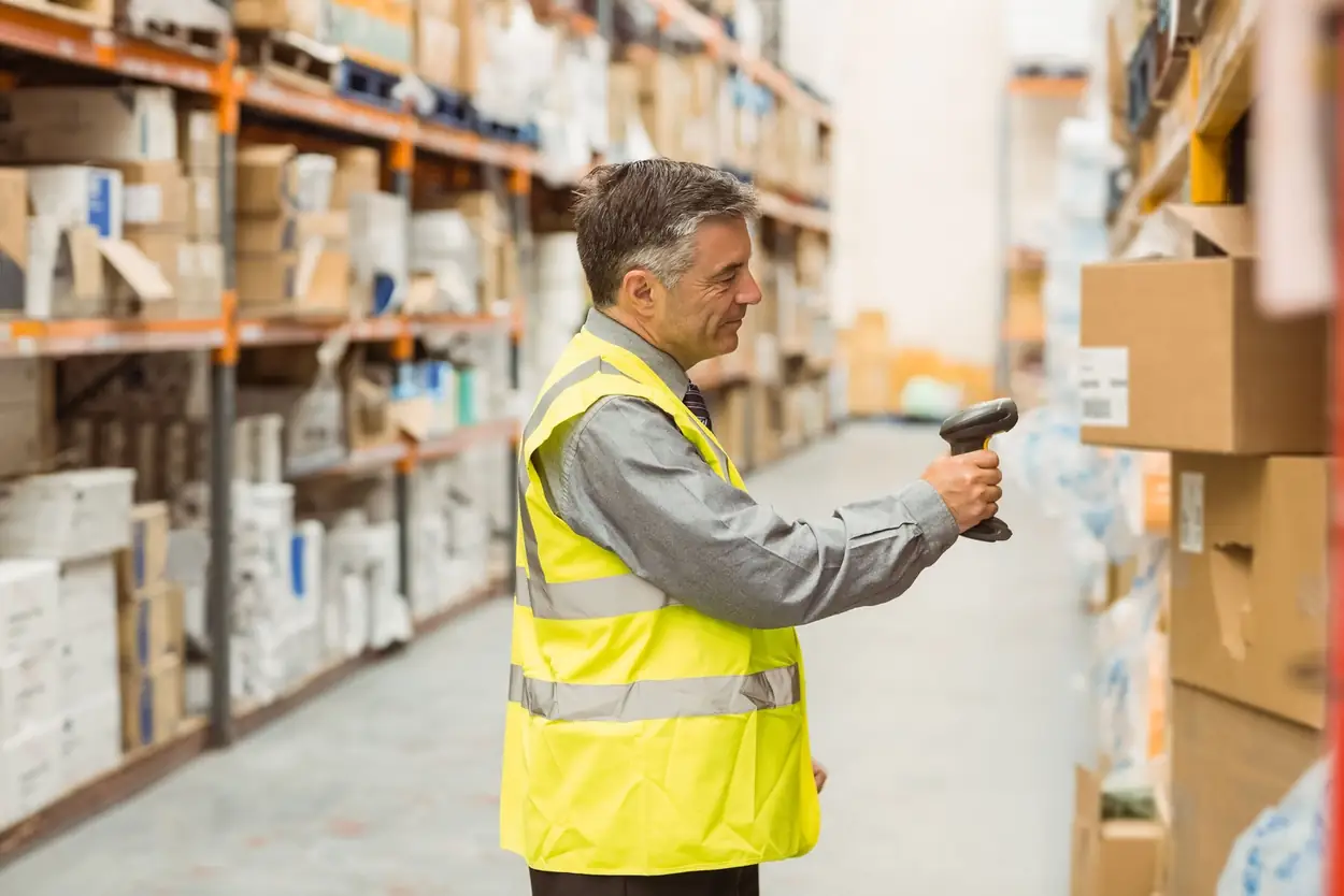 Warehouse operator using a barcode reader: ERP customisations